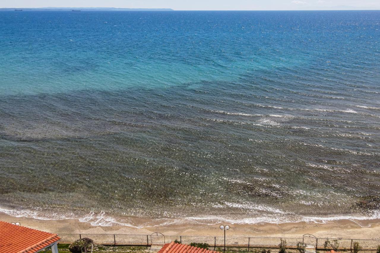 Apartment Next To The Sea Paralia Dionisiou Zewnętrze zdjęcie