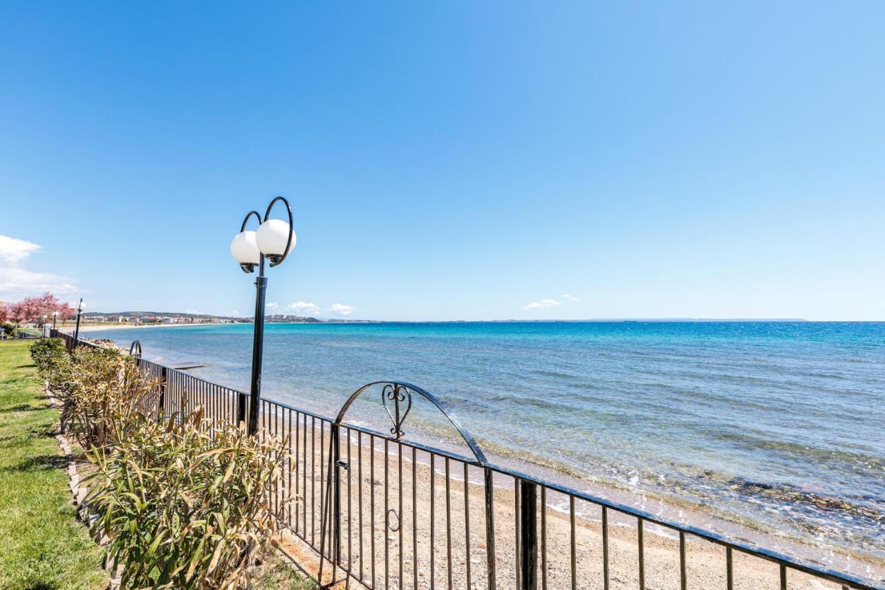 Apartment Next To The Sea Paralia Dionisiou Zewnętrze zdjęcie