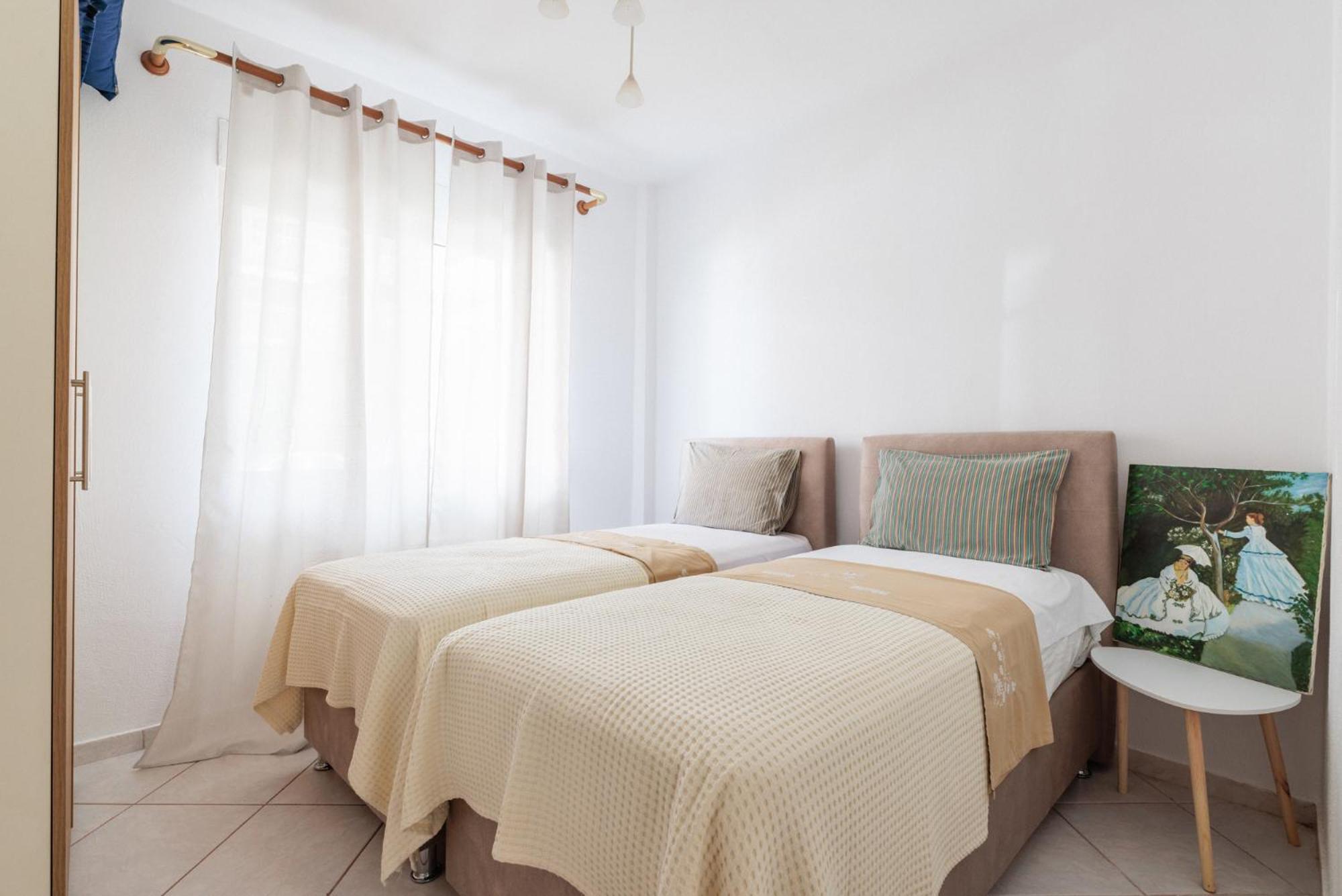 Apartment Next To The Sea Paralia Dionisiou Zewnętrze zdjęcie